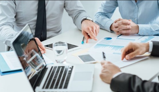 خطوات توثيق عقود الشركات