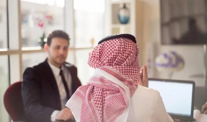 عقود العمل في القطاع الخاص
