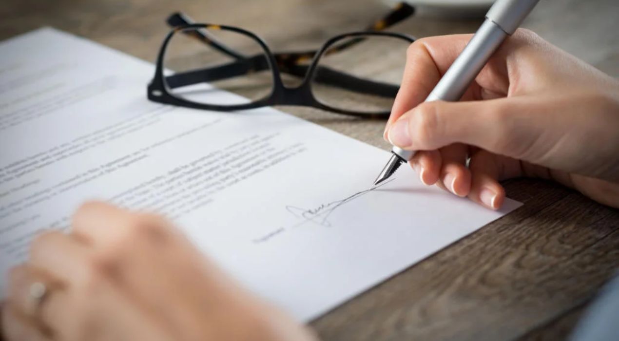 توثيق عقود العمل