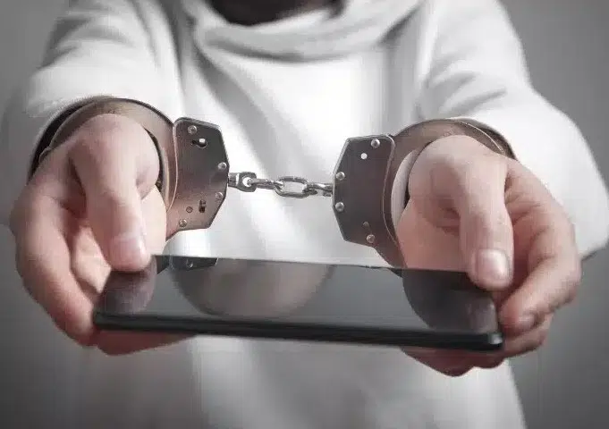 عقوبة التحرش الإلكتروني